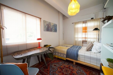 Small single room - Shared bathroom - #1B & #2B